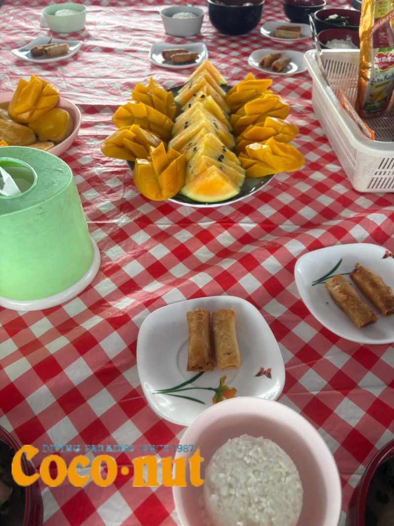 ルンピアは船上で揚げてもらって、パリパリ