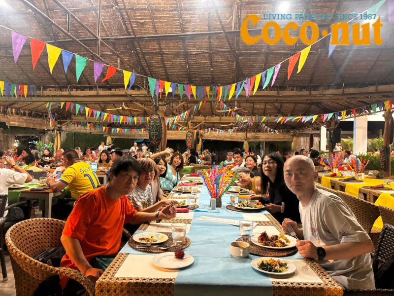 ダンス、歌、ビュッフェ！